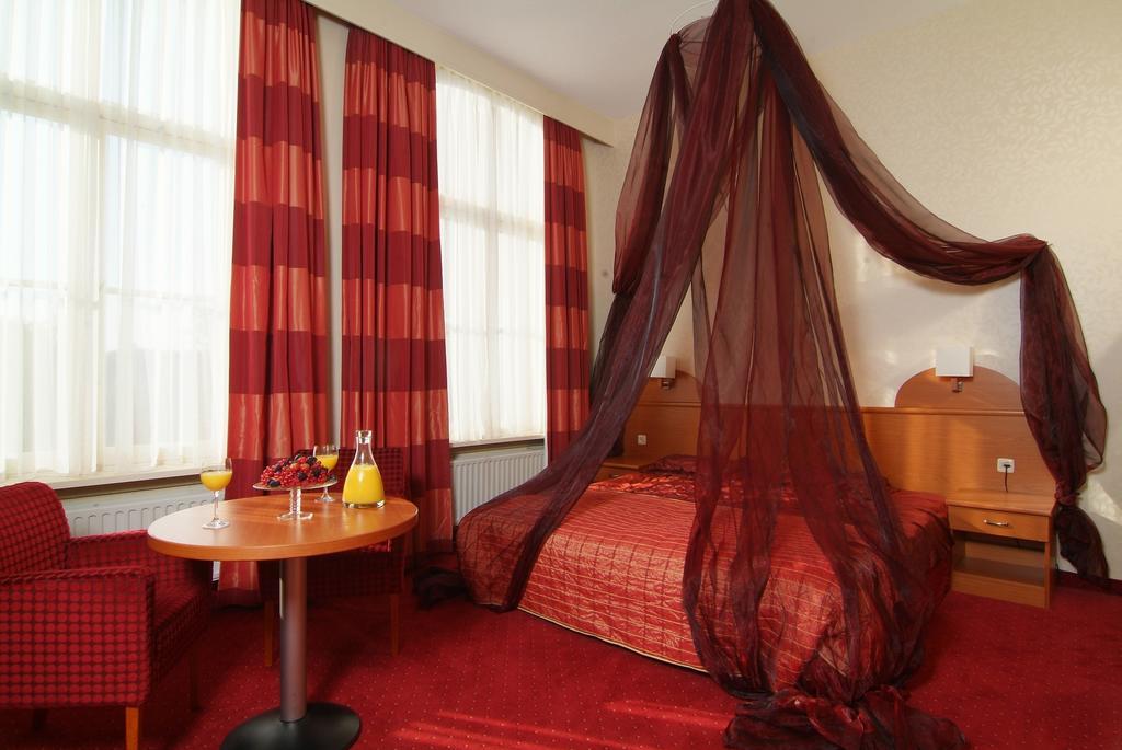 Hotel Restaurant la Sonnerie Son en Breugel Extérieur photo