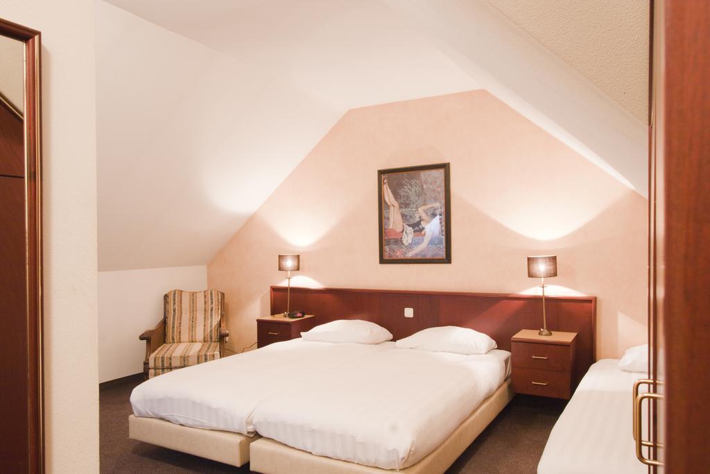 Hotel Restaurant la Sonnerie Son en Breugel Extérieur photo